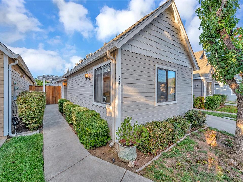 1st image of 745 Anne Ln