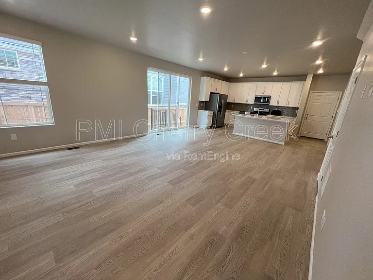 741 N Tempe St — Photo 5