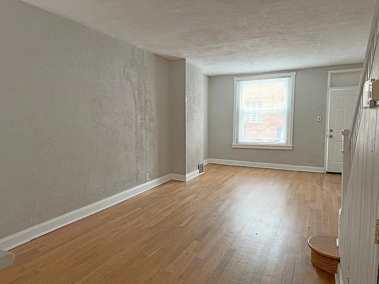 1528 S Hollywood St — Photo 11