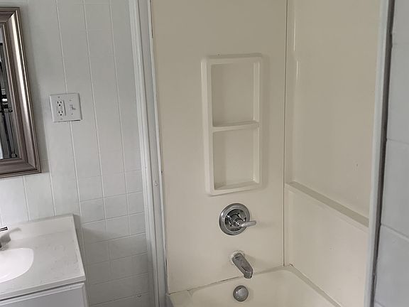 4th image of 555 New Alexandria Rd #1