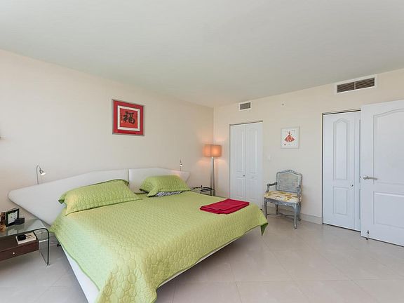4th image of 1800 N Bayshore Dr APT 2915