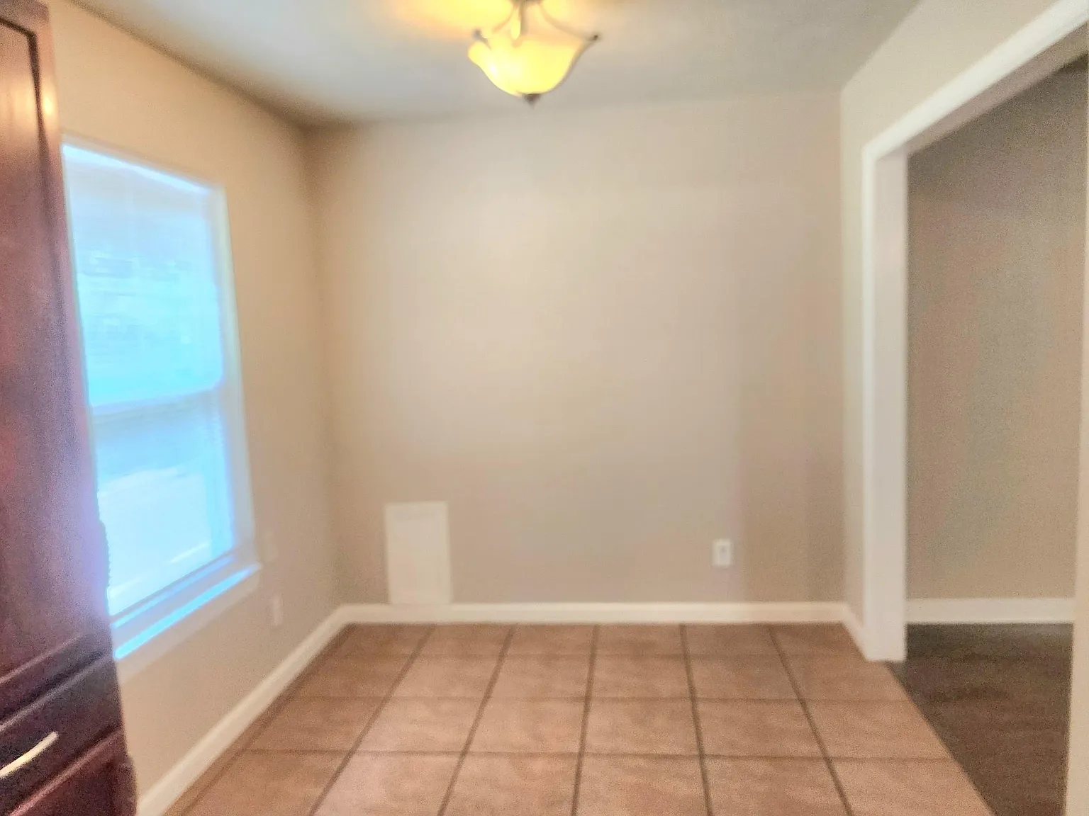 3 bed, 1.5 bath, 1333 sqft, $1,400 — Photo 4