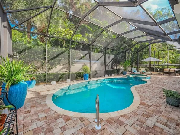 353 CARLTON PL #33, NAPLES, FL 34108