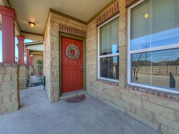 2nd image of 1016 Lost Pines Ln