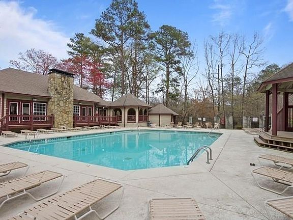 4th image of 208 Saint Andrews Ct