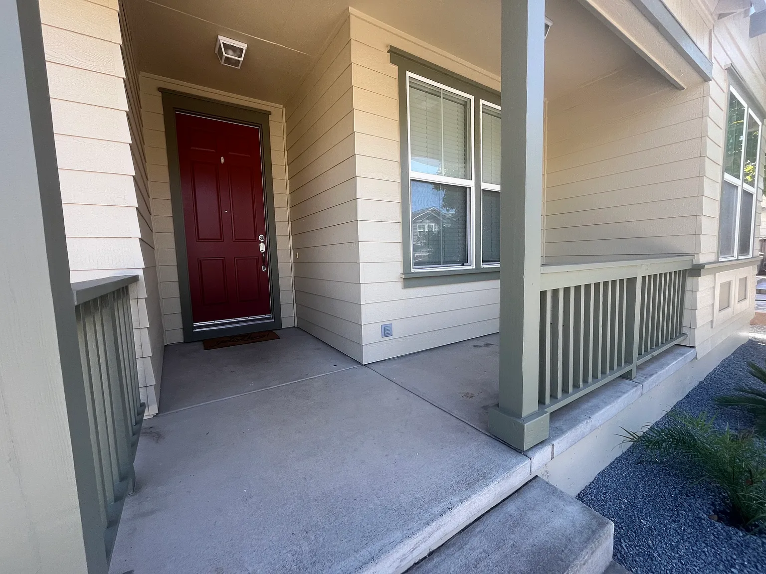 3 bed, 1140 sqft, $3,200 — Photo 2
