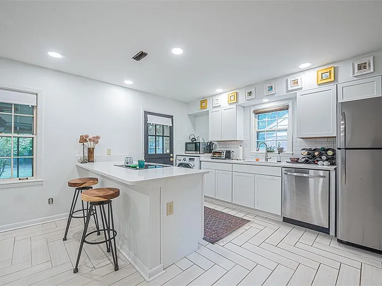 1639 Ivy Rd — Photo 12