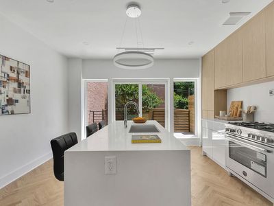 711 6th Ave, Brooklyn, NY, 11215