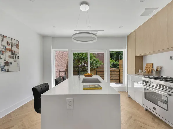 711 6th Ave, Brooklyn, NY 11215