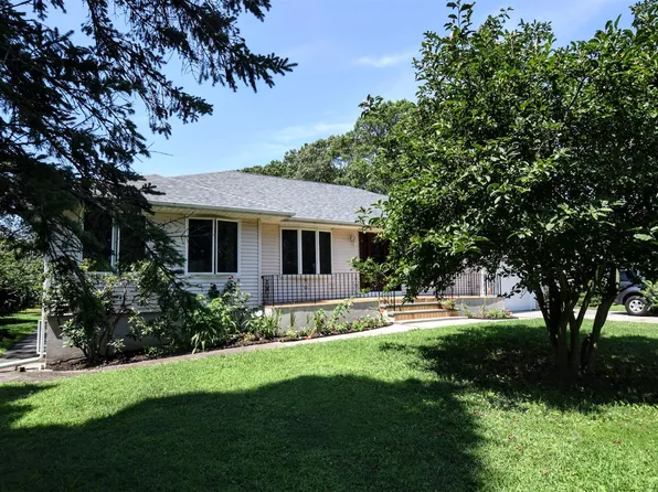 433 Revilo Avenue, Shirley, NY 11967