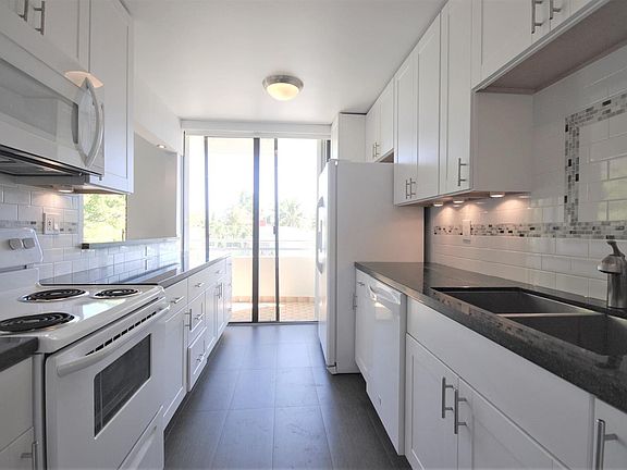5th image of 8200 Byron Ave #1313