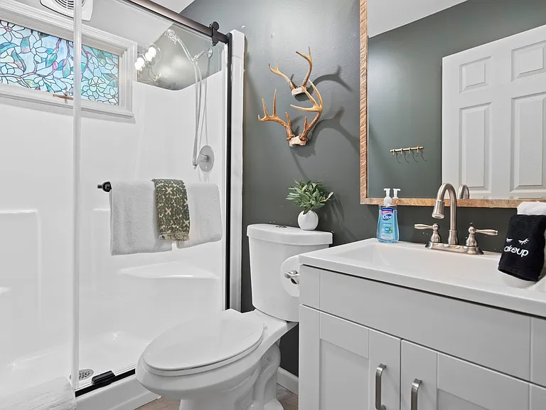 147 Laurel Ln — Photo 17