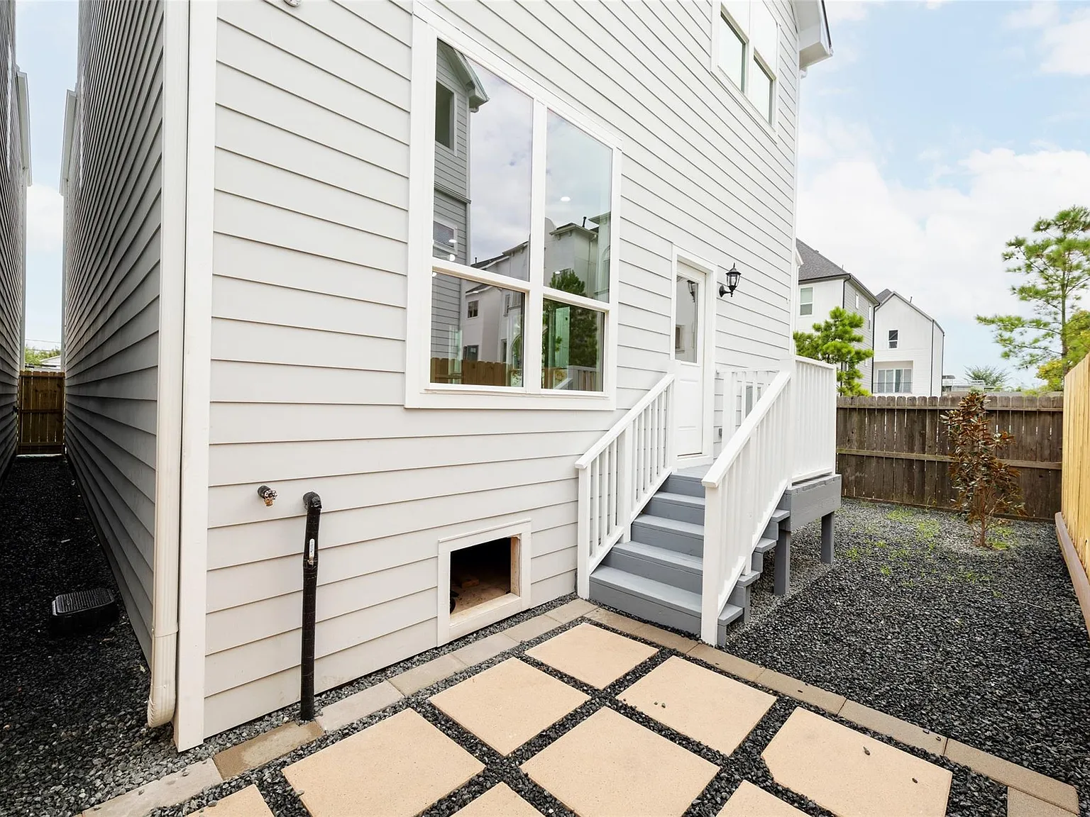 3 bed, 4.0 bath, 2467 sqft, $2,995 — Photo 3