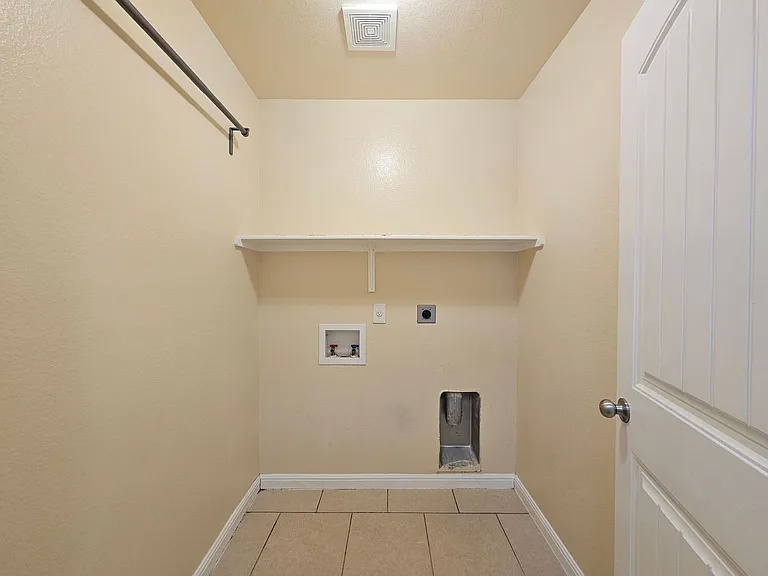 300 W Libra Dr — Photo 22