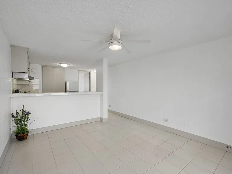 2501 Coyne St #205 — Photo 1
