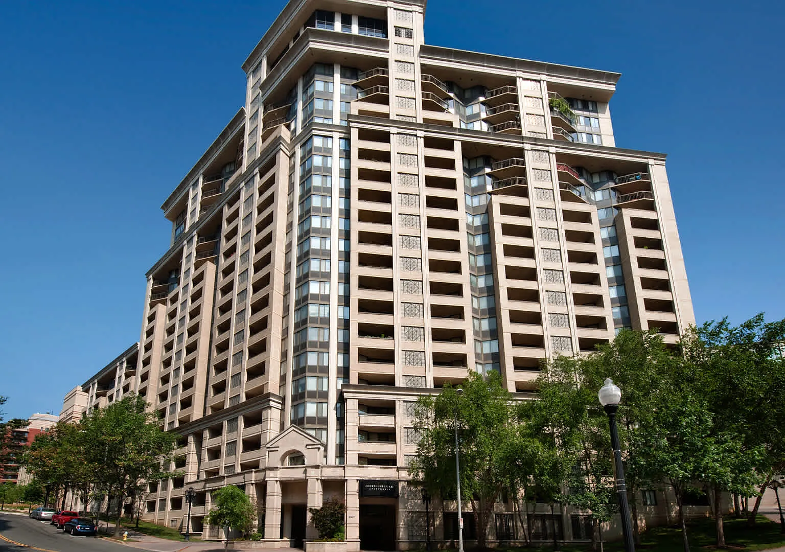 Courthouse Plaza — Photo 2