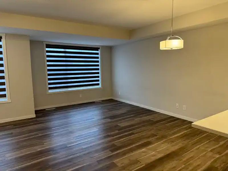 Calgary Townhouse for rent - 2 Bedrooms — photo 2