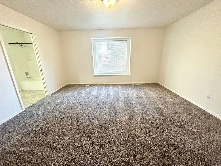 4650 N Date Palm Ave — Photo 21