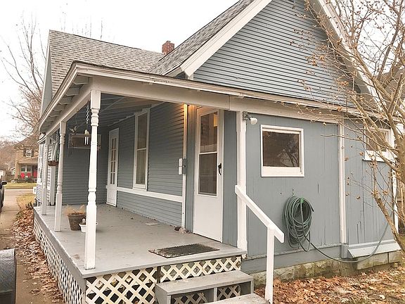 Covered Side Porch 
