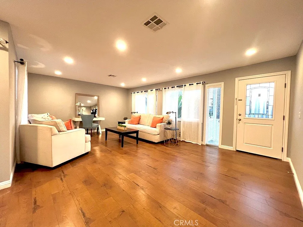 2 bed, 1340 sqft, $3,950 — Photo 3