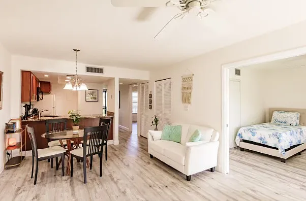 2 bed, 864 sqft, $9,750 — Photo 3