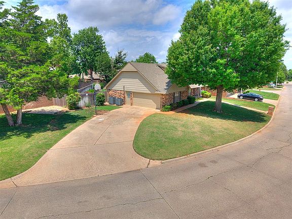4th image of 9321 Lansbrook Ln