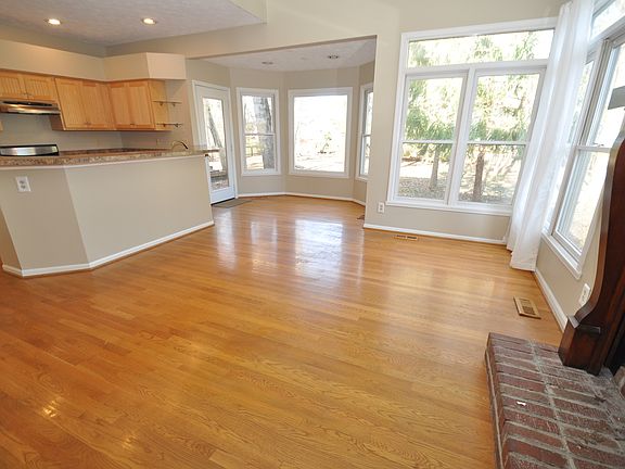 4th image of 7682 Pinesprings West Dr