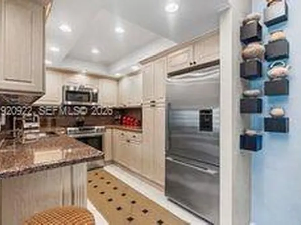 1985 S Ocean Dr APT 17D, Hallandale, FL 33009