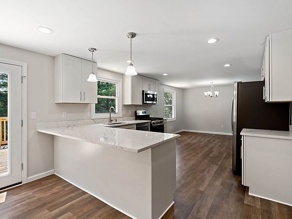 4th image of 107 Candlewyck Dr