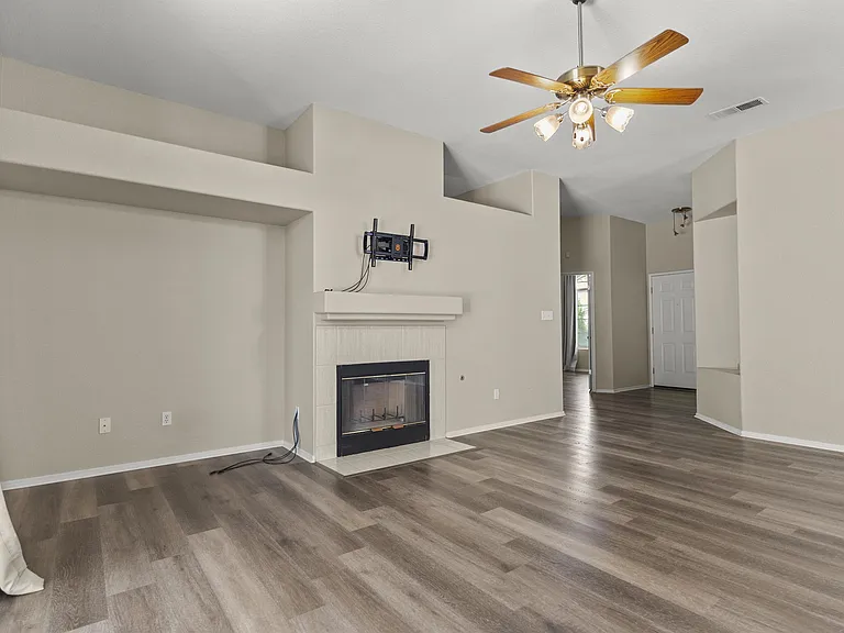 10621 Tivoli Ct — Photo 8