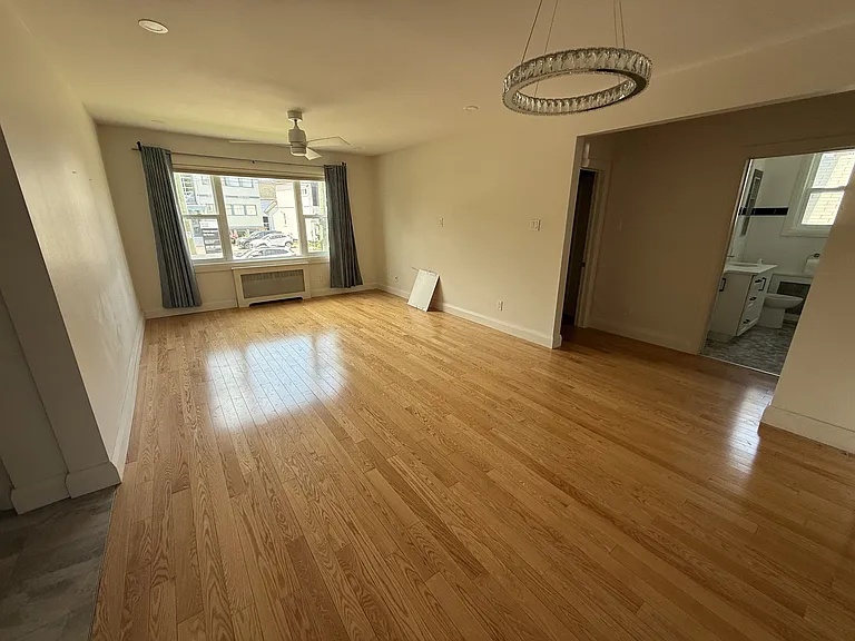 371 Churchill Ave N — Photo 5
