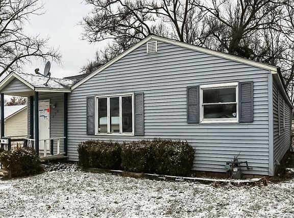 3rd image of 570 Parker Ave