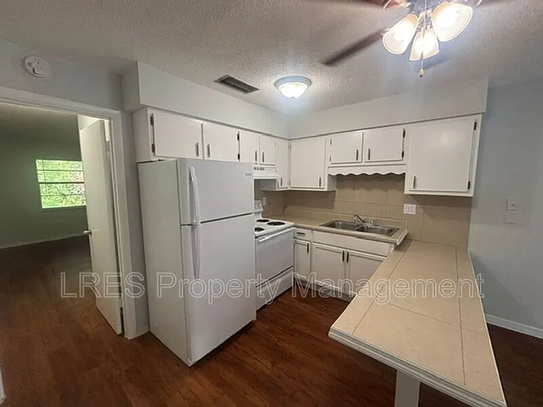 1031 Columbia Ave #G — Photo 6