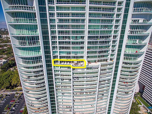 3rd image of 1643 Brickell Ave APT 2705