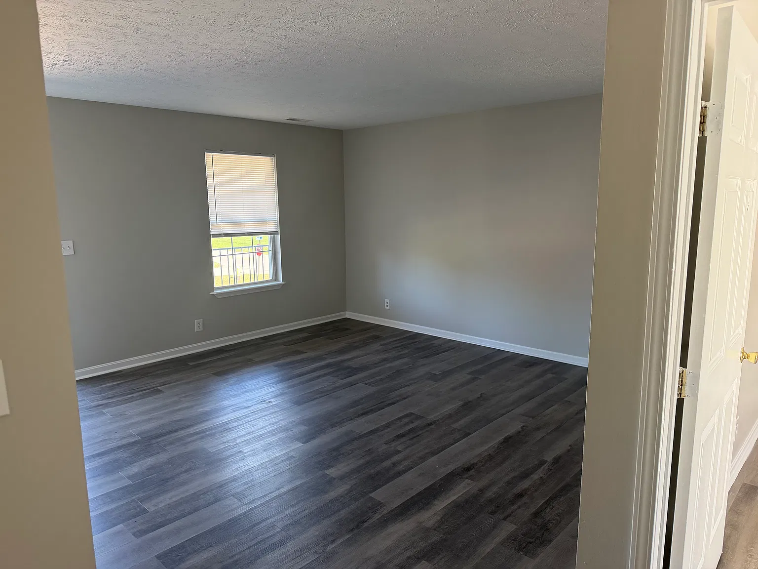 2 bed, 900 sqft, $950 — Photo 3