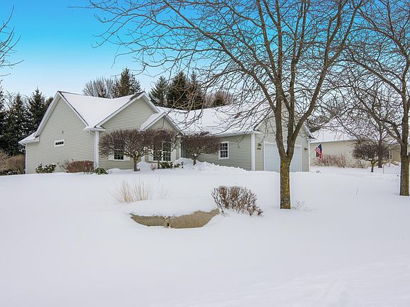 2nd image of 2934 Ridge Trail Dr