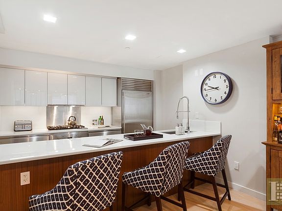 3rd image of 447 W 18th St Unit Gd 1