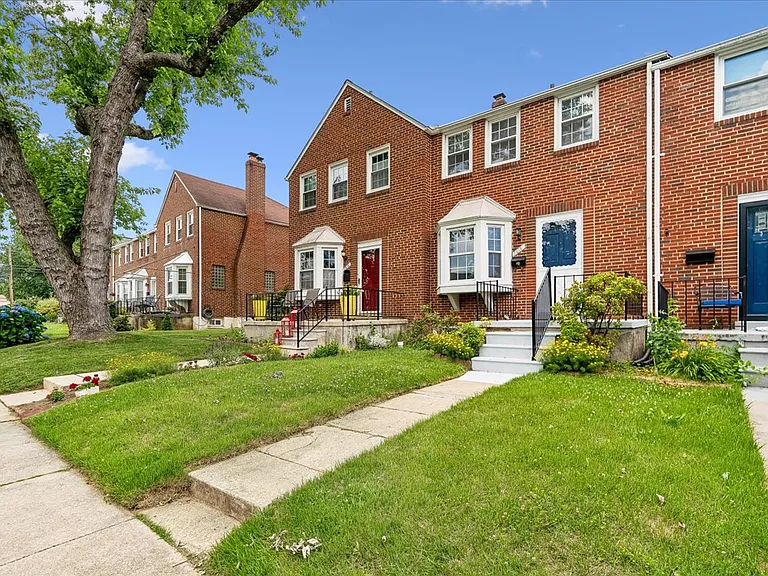 1612 Hardwick Rd — Photo 2