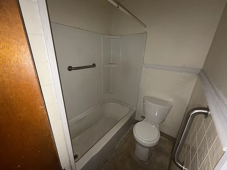 2515 Woodlawn St #3 — Photo 8