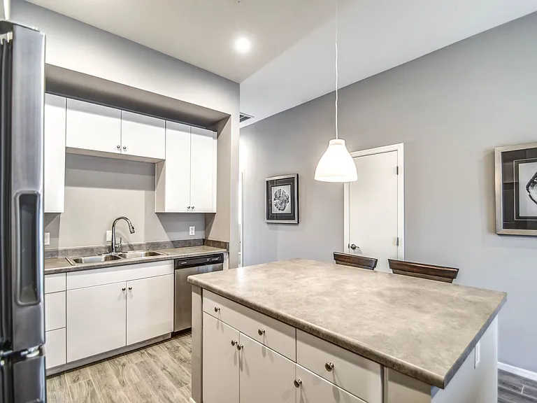 1037 S Farmer Ave — Photo 7