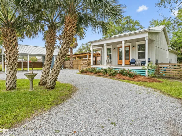 402 State St, Bay Saint Louis, MS 39520