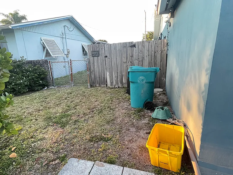 1023 SW 25th Pl — Photo 42