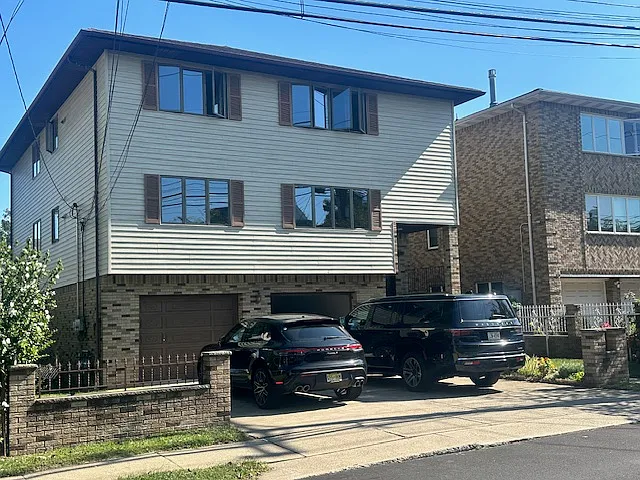 124 Johnson Ave #1