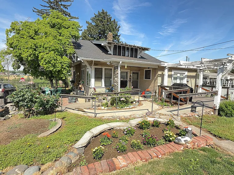 627 Prospect Ave — Photo 3
