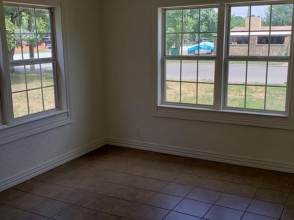 3rd image of 1000 Rosebud St