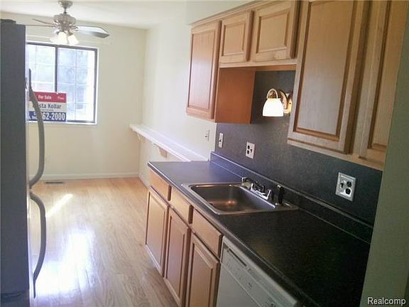 2nd image of 23041 Liberty St