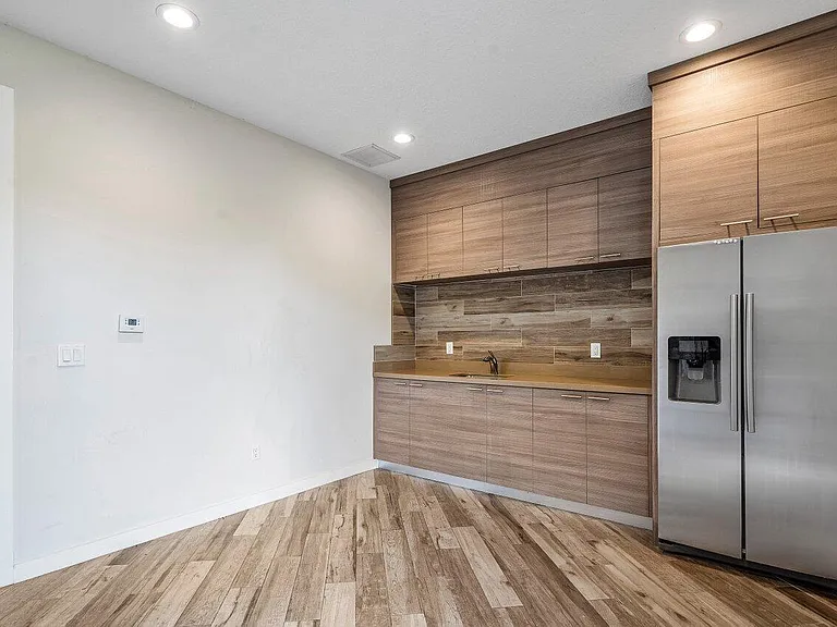 1382 Clydesdale Ave — Photo 17