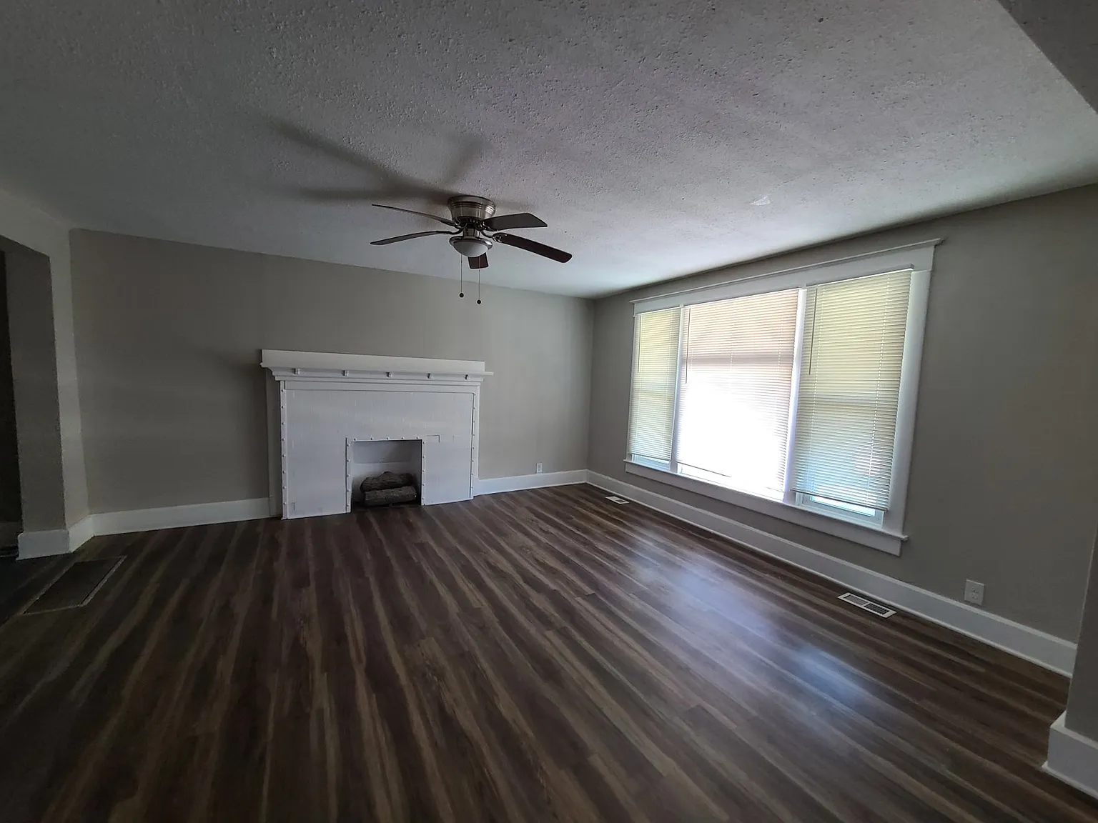 3 bed, 2.5 bath, 3088 sqft, $1,695 — Photo 3