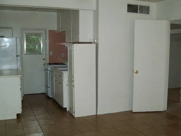 524 W Howe St — Photo 6