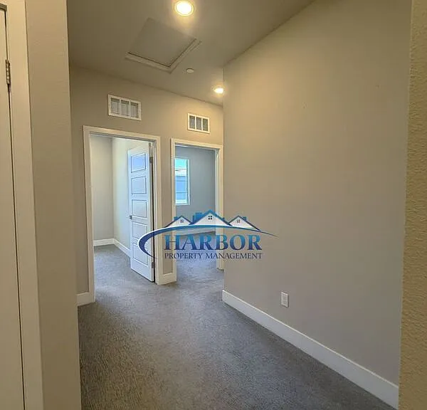 1492 W Sunrise Ln — Photo 11